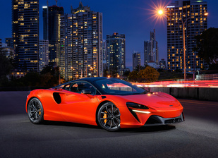 正式开启电气化时代，迈凯伦Artura国内售238万