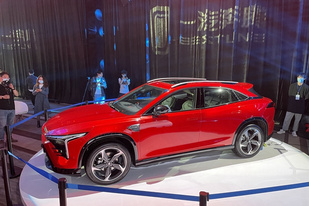 奔腾B70S首秀:这么风骚的国产车,确定不看看?