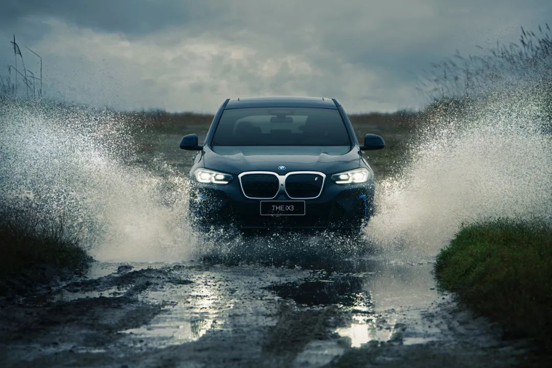 用新款BMW iX3 爬山越野，可看最美风景