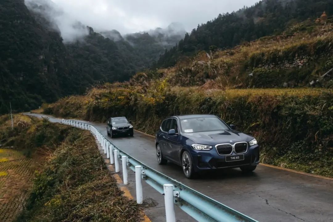 用新款BMW iX3 爬山越野，可看最美风景