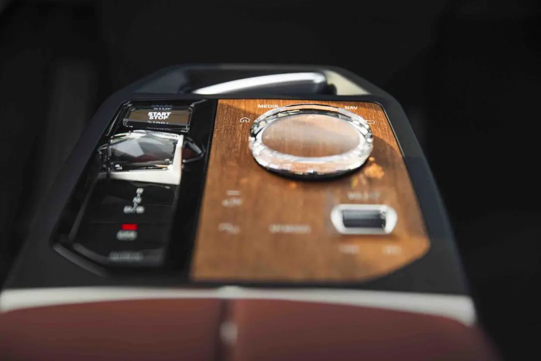 BMW i品牌携两款产品重磅出击，演绎“超越电动”未来出行