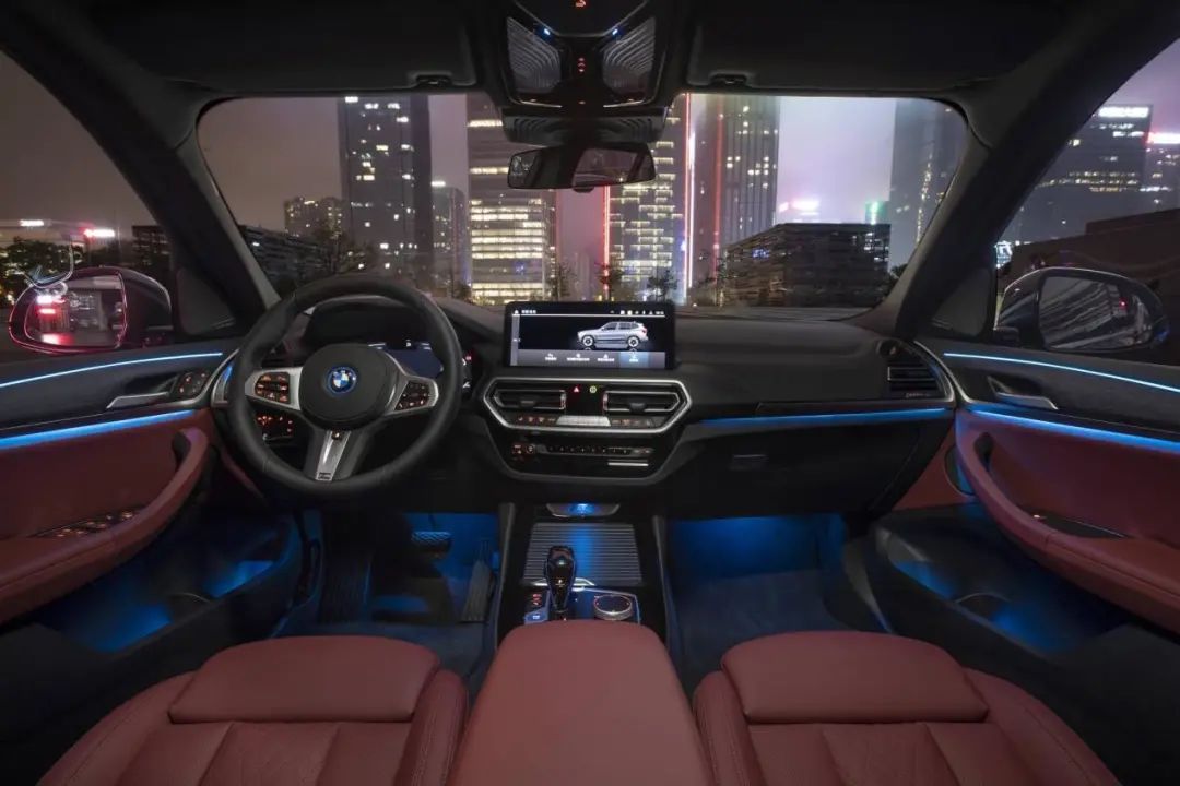 用新款BMW iX3 爬山越野，可看最美风景