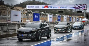 2.0T+8AT还标配弹射模式!UNI-T 2.0T上市售13.79万起