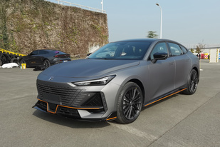 盲猜售13-15万 长安UNI-V将1月10日开启预订