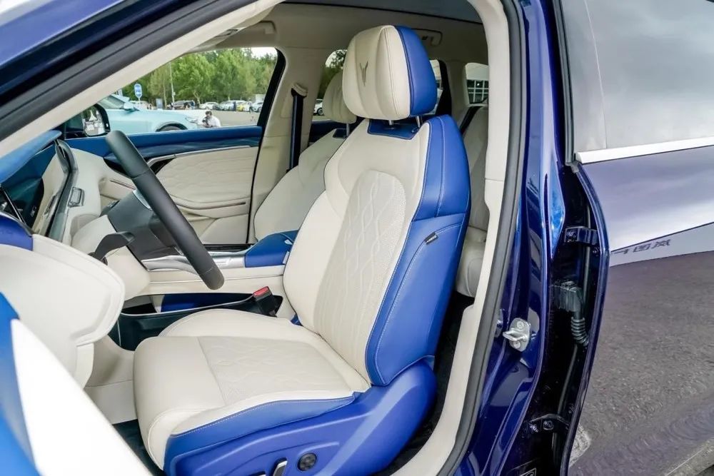 岚图FREE，凭什么叫TA是30万豪华SUV“搅局者”？