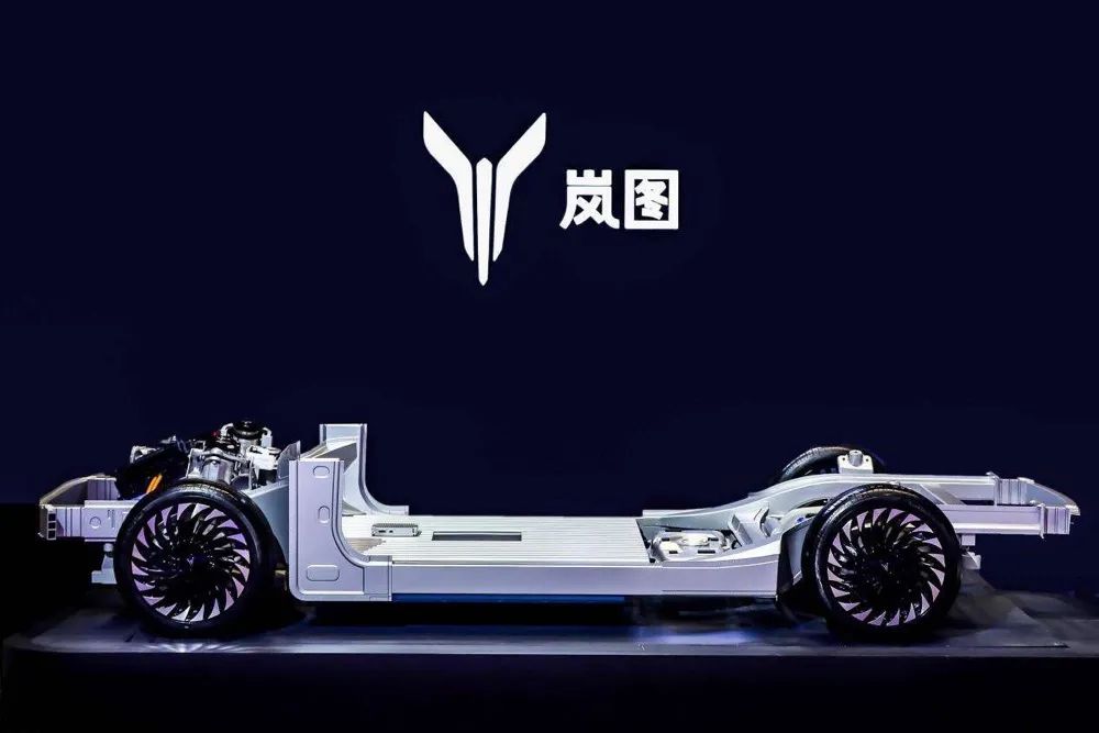 岚图FREE，凭什么叫TA是30万豪华SUV“搅局者”？