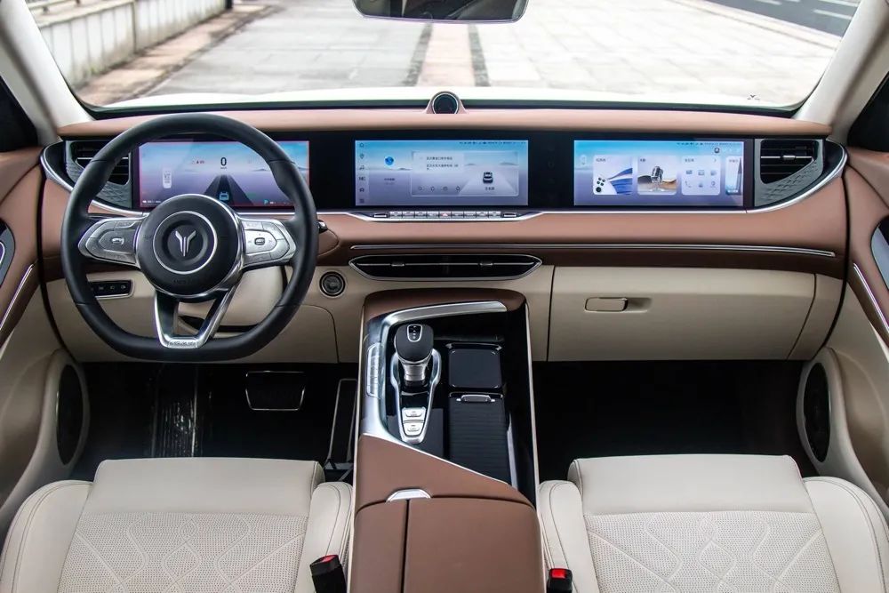 岚图FREE，凭什么叫TA是30万豪华SUV“搅局者”？