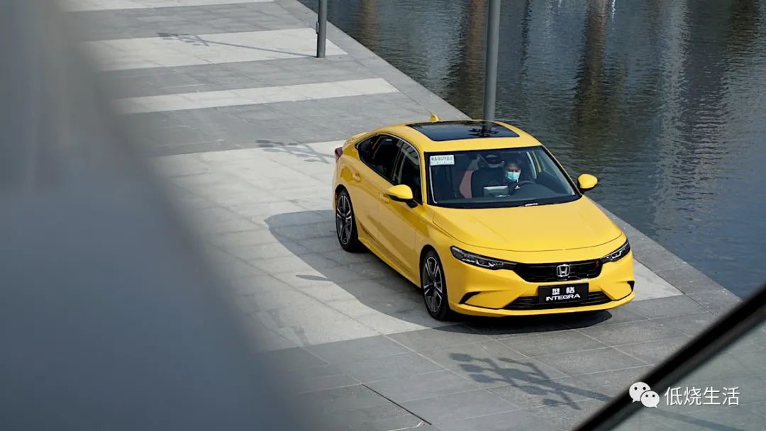 低烧开个车 型格 靓仔给你上一课