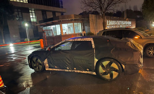 计划北京车展预售，高合首款轿车HiPhi Z量产版谍照