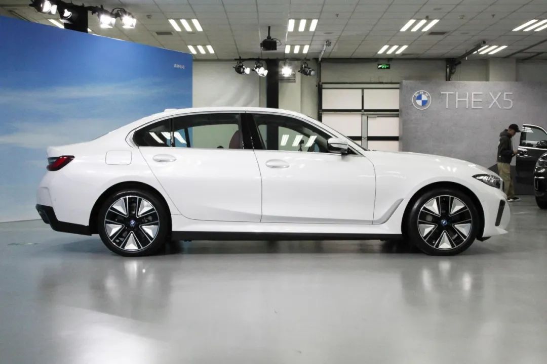 竞争Model 3、ET5，“油改电”的宝马i3值得下手吗？