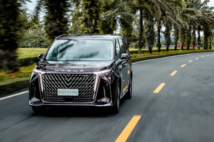 主打高端商务，上汽大通G90上市售21.99-32.99万元