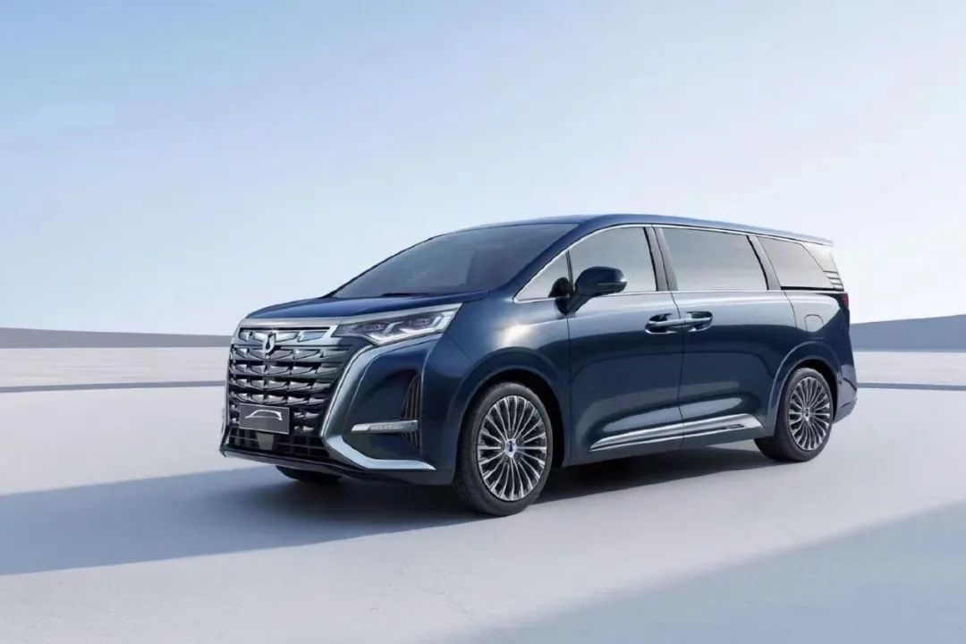 7座6屏 对标赛那、GL8，或35万起售的腾势D9有戏吗？