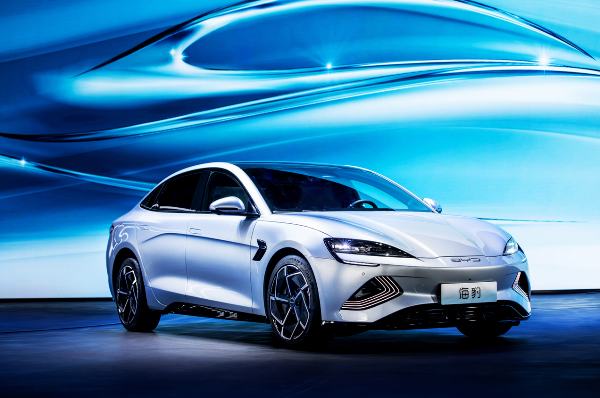 能挑战特斯拉model 3吗？比亚迪海豹预售当天订单量就爆了，凭啥？
