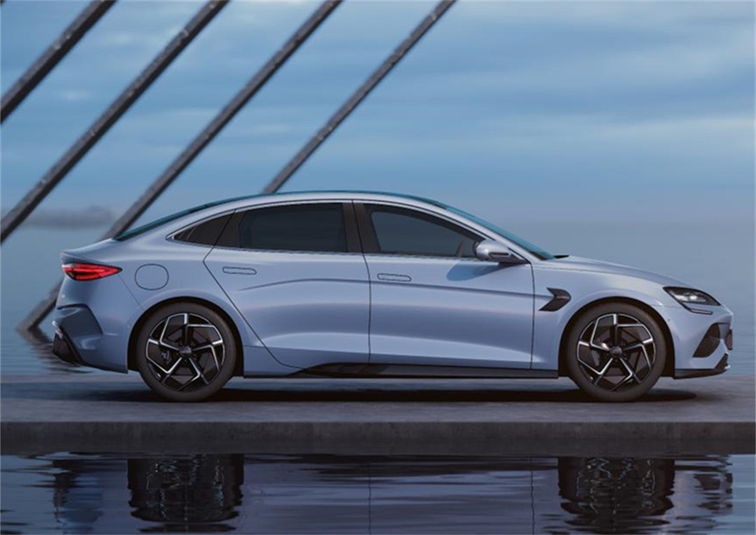 能挑战特斯拉model 3吗？比亚迪海豹预售当天订单量就爆了，凭啥？