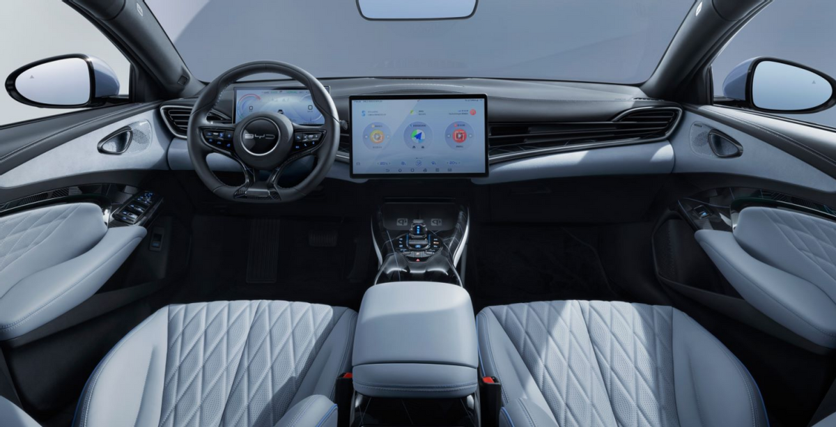 能挑战特斯拉model 3吗？比亚迪海豹预售当天订单量就爆了，凭啥？