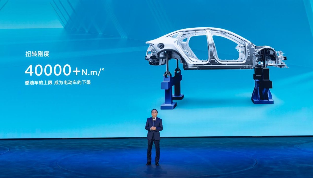 能挑战特斯拉model 3吗？比亚迪海豹预售当天订单量就爆了，凭啥？