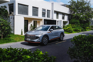 百公里油耗5.5L 哈弗神兽混动DHT售15.38万起