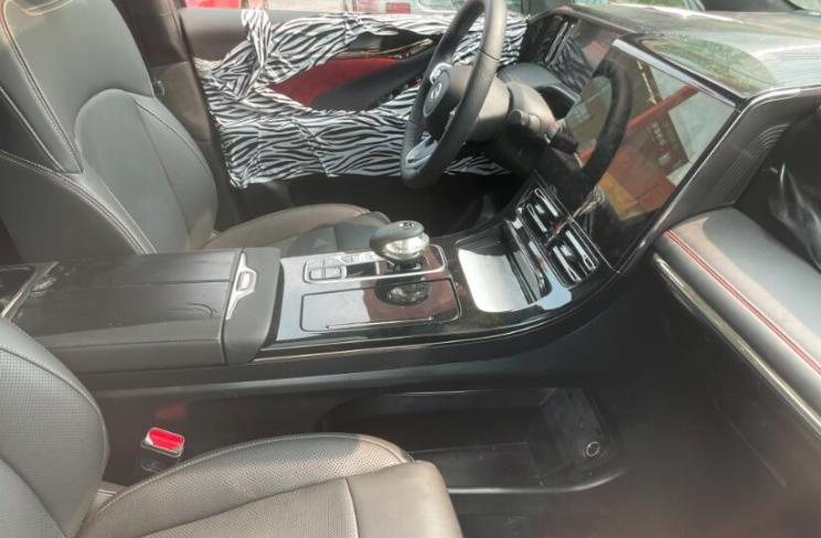 气场比肩埃尔法，主打混动系统！全新传祺M8谍照