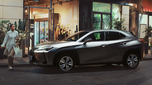 新增金属车漆，支持CarPlay！新款雷克萨斯UX上市