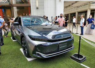 配置依然在线，约合21万起！全新丰田皇冠实车亮相