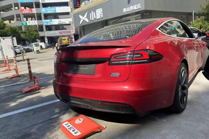 3电机四驱，零百2.1秒，特斯拉Model S Plaid版现身国内