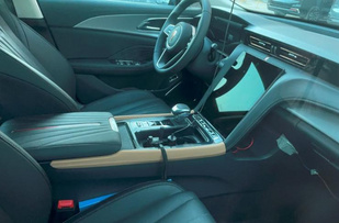 全新内饰设计,广州车展首发!红旗H6内饰谍照曝光