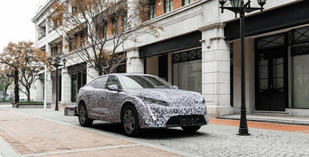 将于2023年正式上市,东风标致408X路试谍照