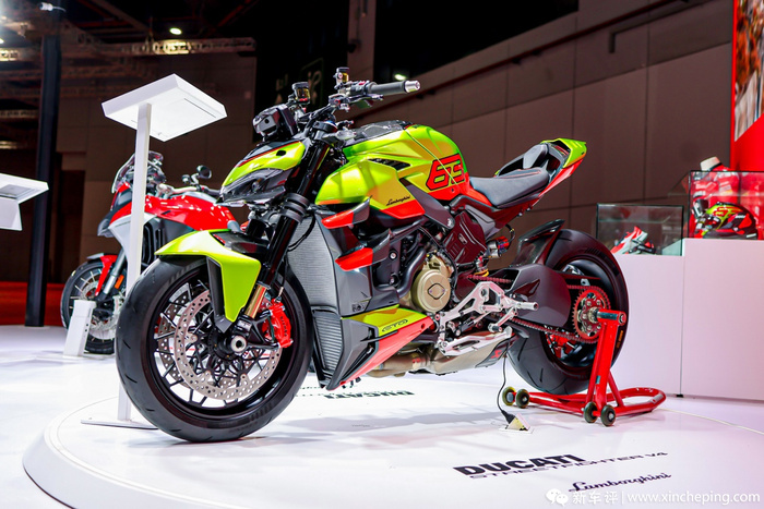 杜卡迪激情亮相第二十届上海国际汽车工业展览会