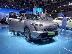 2023上海车展：全新龙系列首款车型，哈弗枭龙MAX亮相
