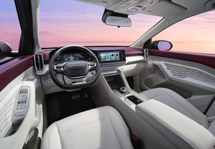 双联屏+两种配色，计划9月上市！五菱星云内饰发布