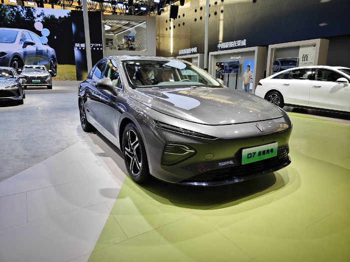 荣威d7亮相广州车展能否挑战比亚迪汉