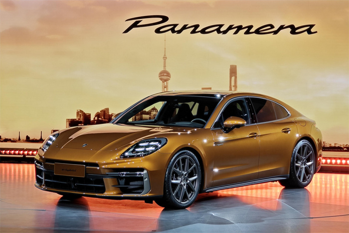 搭载斯图加特云辇系统全新保时捷panamera全球首发
