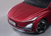 五菱星光EV正式上市，9.98万起就能买到B级纯电轿车