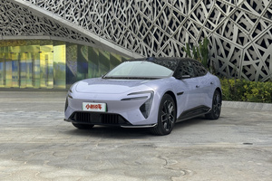 小米SU7最大的敌手，终于出现了