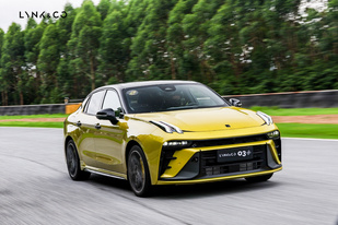 搭载2.0T双增压发动机,领克03+性能进阶版23.88万元