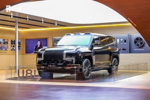 仰望U8L首发新颜色！这就是巅峰国产SUV的硬实力