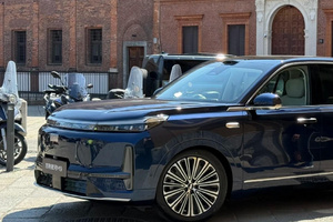 吉利银河M9实拍，1500km续航+4.8L亏电油耗，年内上市