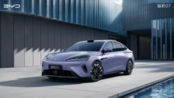 全新电池技术+闪充？比亚迪海豹07EV官图发布